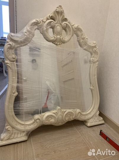 Зеркало настенное новое, 1070х1160