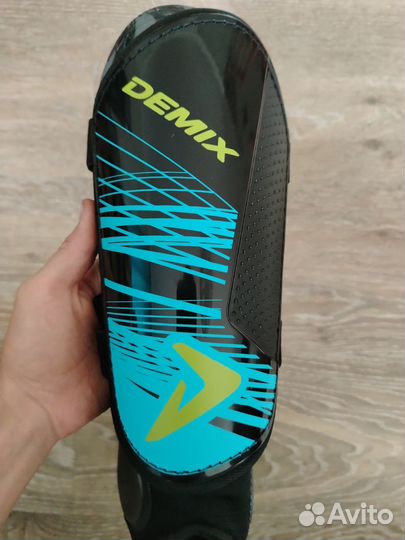 Щитки футбольные