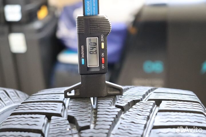 Marshal I'Zen Ice King KW21 215/55 R17 98R