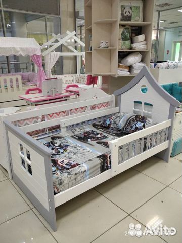 Кровать детская из массива