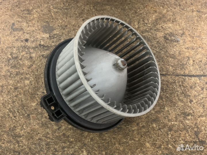 Моторчик печки mitsubishi Diamant