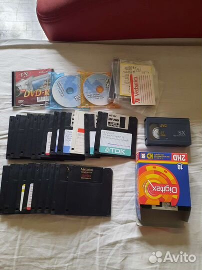 Дискеты 3,5 одним лотом 33шт +VHS Cвидеокассета