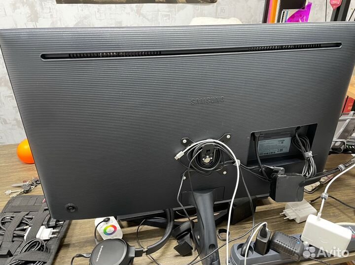 Монитор Samsung 32' (U32J590UQI)