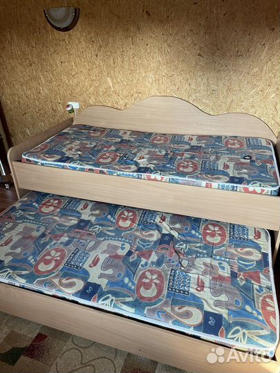 Двухъярусная кровать