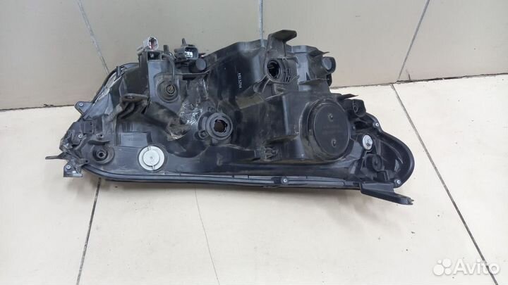 Фара передняя левая Toyota RAV4