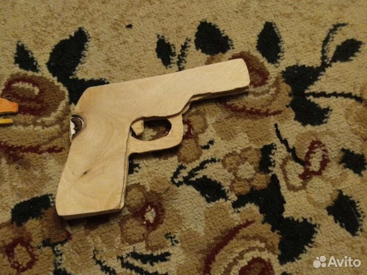 Продаю пистолет,нож стилет складной и драбовик