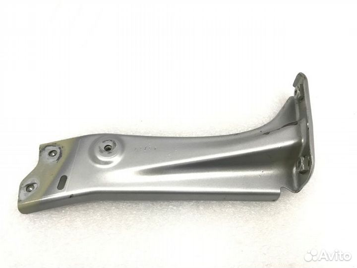 Кронштейн крыла передний левый Skoda Octavia 1.6