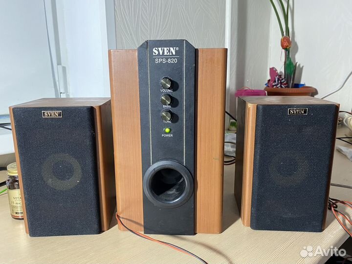 Сабвуфер и колонки sven sps-820