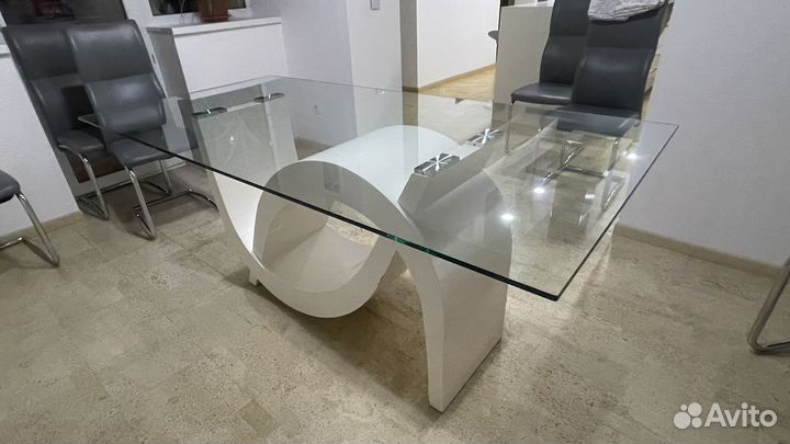 Кухонный стол стеклянный