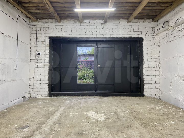 Гараж, > 30 м²