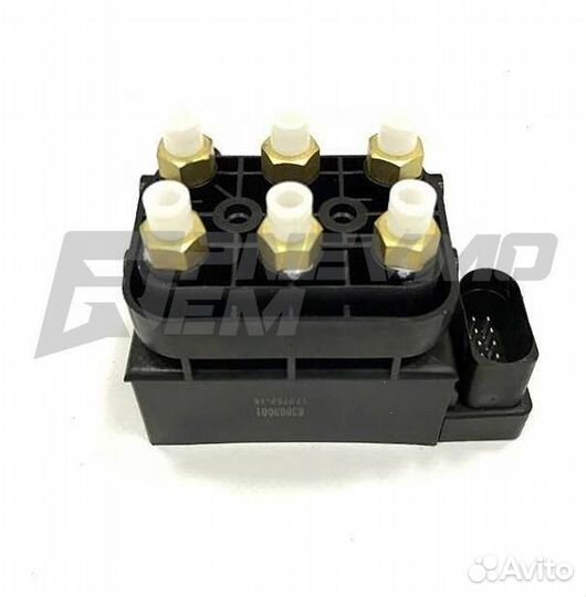 Блок клапанов пневмоподвески Volkswagen Touareg