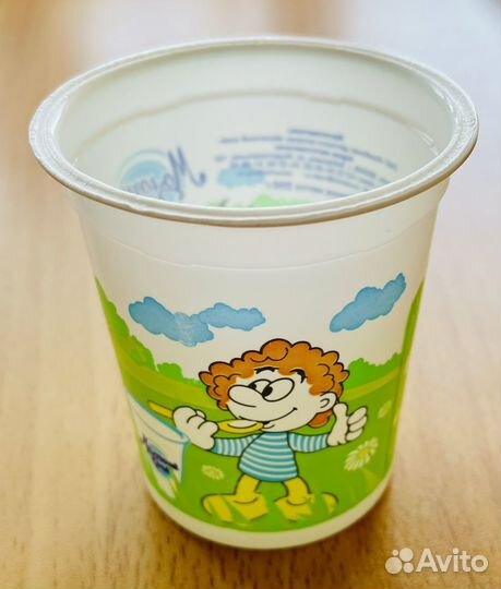 Пластиковый стаканчик