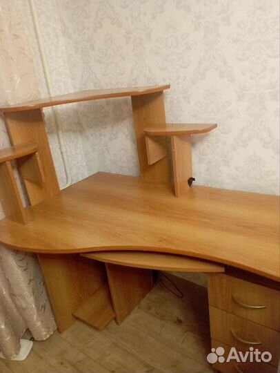 Стол компьютерный