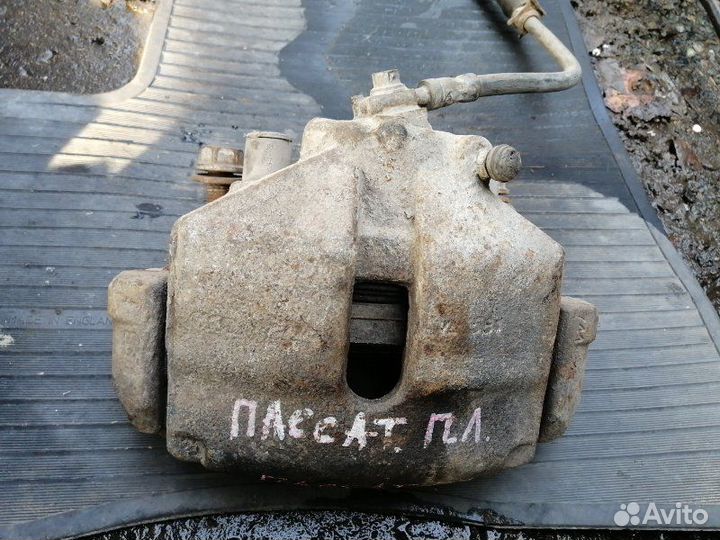 Суппорт передний левый Volkswagen Passat 3C2 BVY