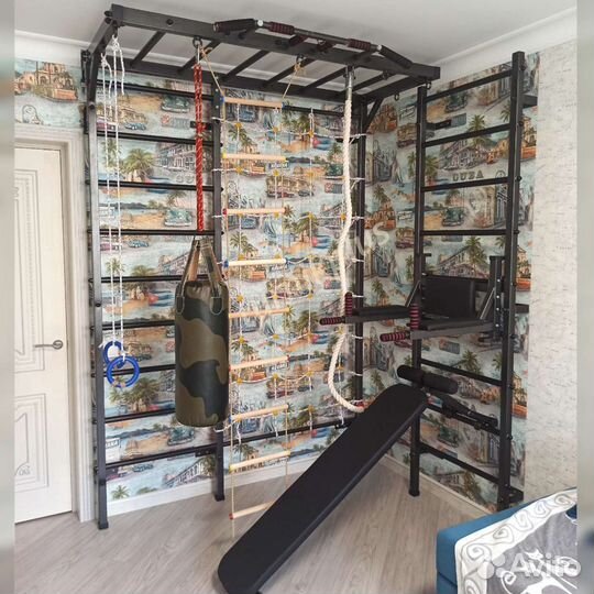 Шведская стенка с рукоходом и сеткой