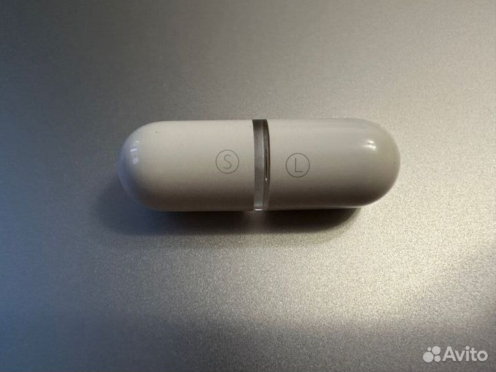 Оригинальный контейнер Apple для амбушюр