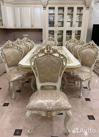 Обеденный стол и стулья