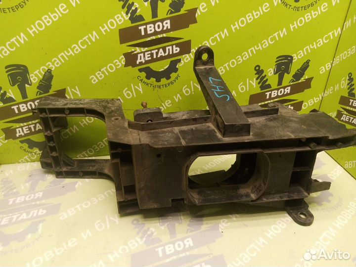 Кронштейн фары левый Chrysler Lhs 3.5 1993