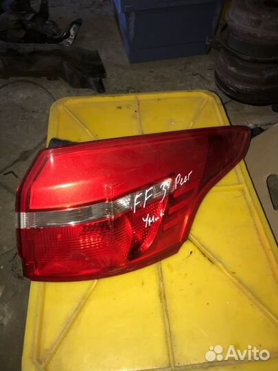 Фонарь правый Ford Focus 3 CB8 1.6L pnda 2011