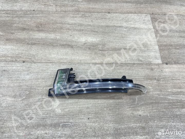 Поворотник левого зеркала Audi A3 A4 A5 A6 A8 Q3