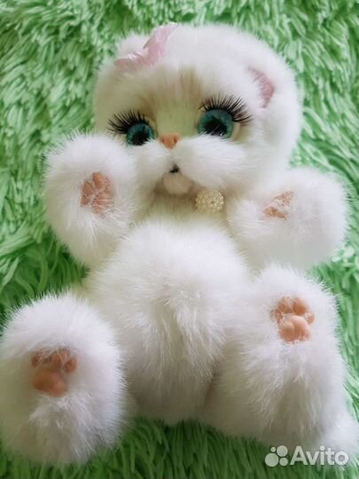 Белый котенок ручной работы