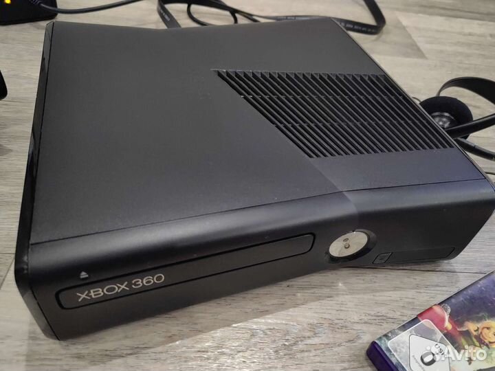 Xbox 360 Slim (2011 ) с кинектом