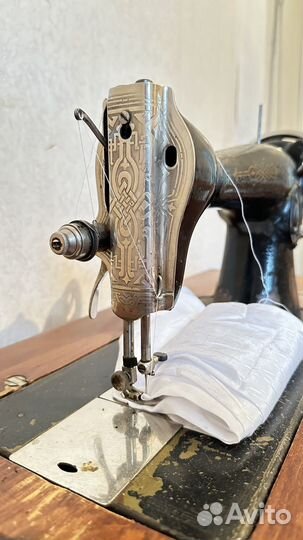 Швейная машинка СССР красный металлист, рабочая