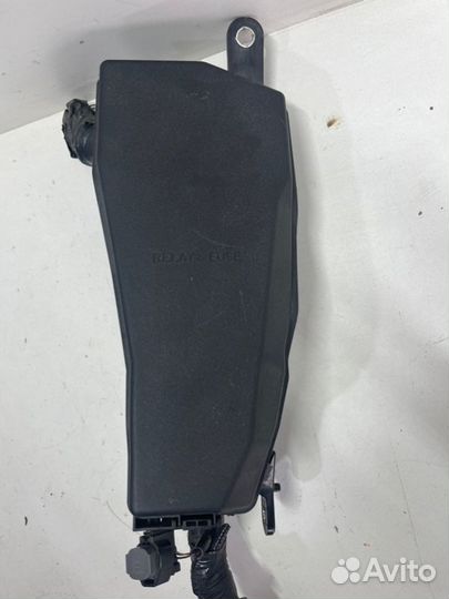 Корпус блока предохранителей передний левый Toyota