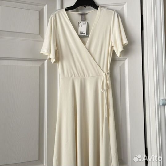 Шикарное платье H&M цвета Avori