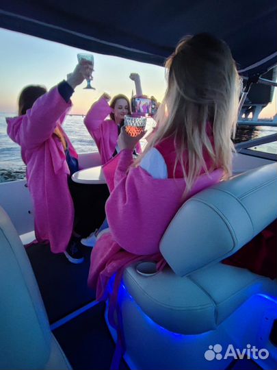 Аренда катера яхты развод мостов каналы