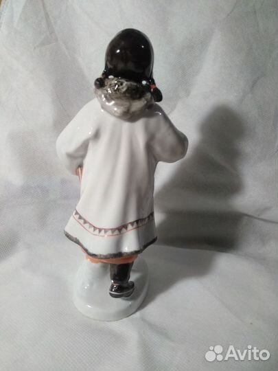 Статуэтка Якутка с цветком лфз