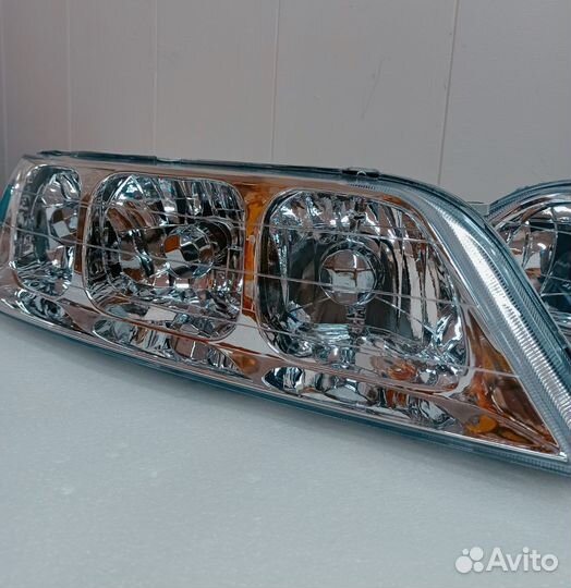 Фары Toyota Mark ll 100 3-х секционные Новые