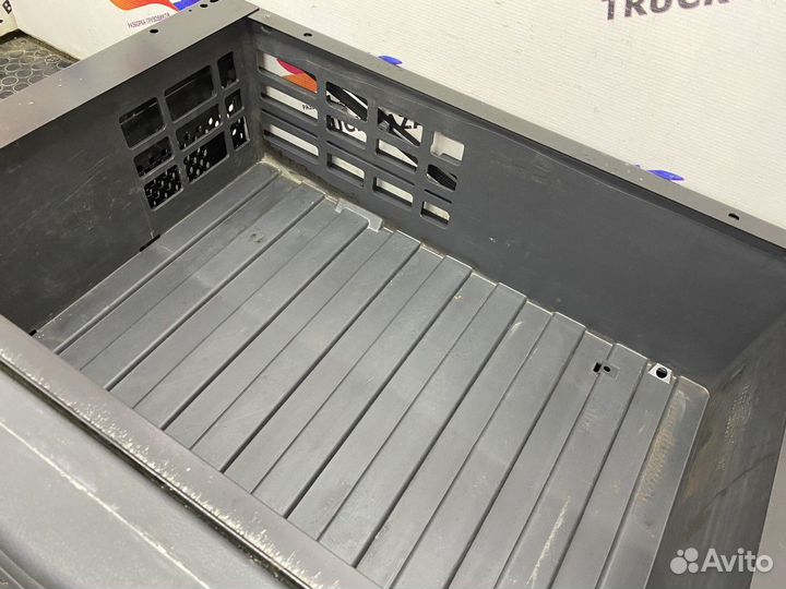 Вещевой ящик верхний Mercedes-Benz Actros