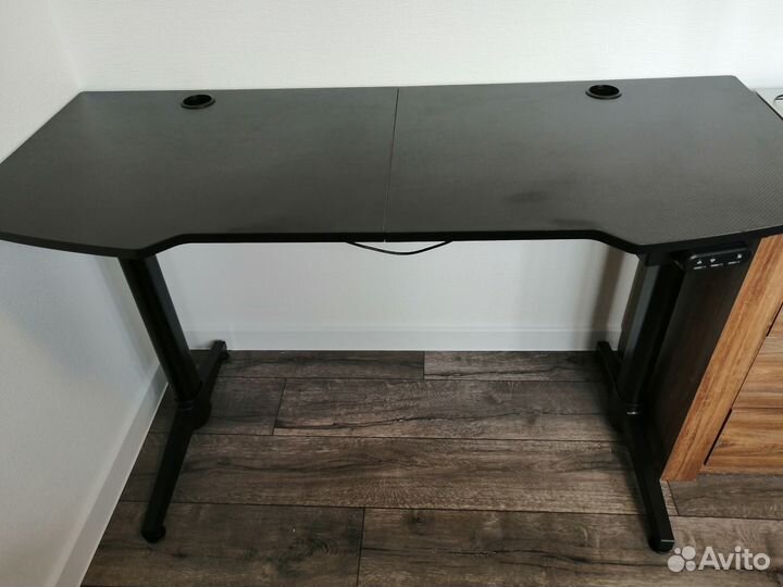 Стол компьютерный ThunderX3 ED7