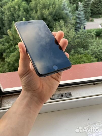 Телефон iPhone 8 plus
