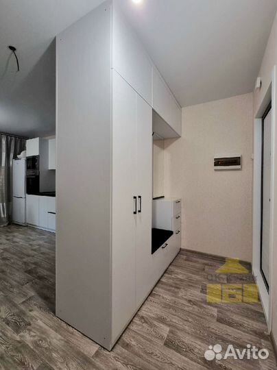 Книжный шкаф