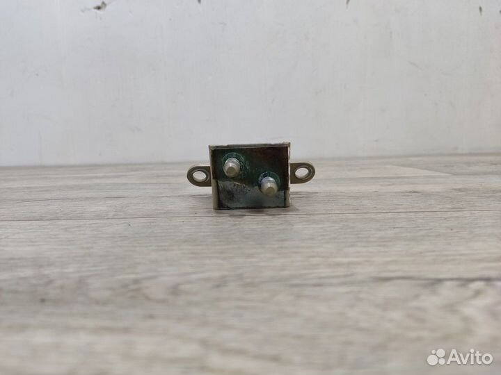 Петля двери багажника Kyron кайрон