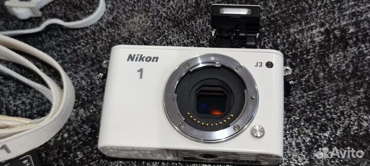 Nikon 1 j3 + nikkor 10-30mm + много допов
