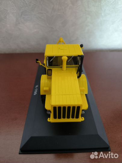 Модель трактора К700 в масштабе 1:43 от Ашет