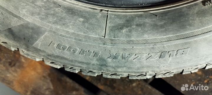 Bridgestone Blizzak LM-001 215/65 R17