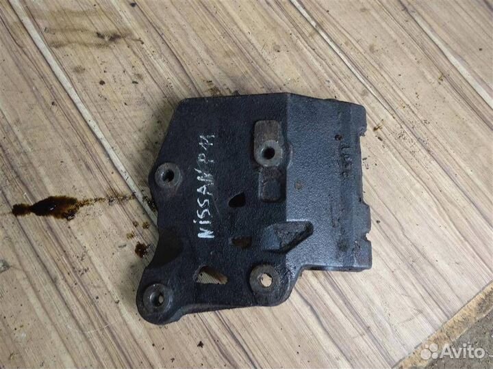 Кронштейн компрессора кондиционера Nissan Primera