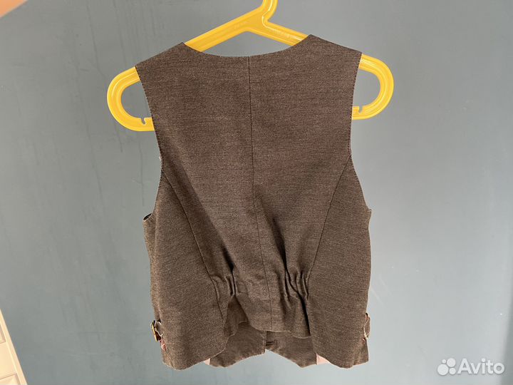 Продам школьную жилетку на девочку