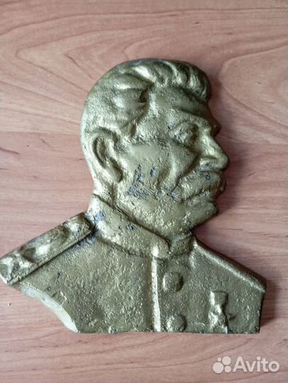 Барельеф Сталин