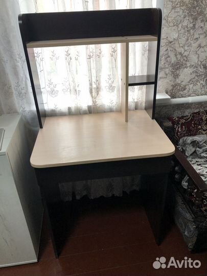 Письменный стол школьный