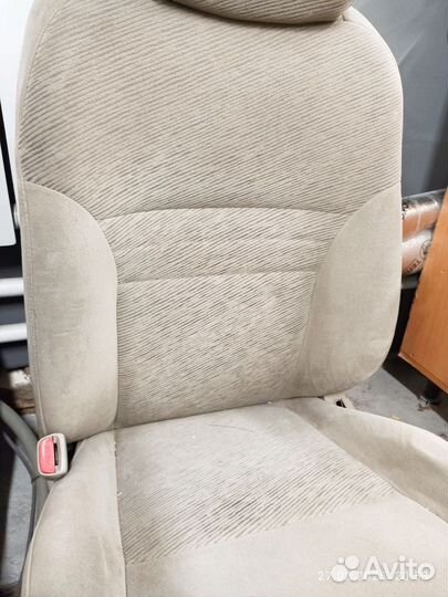 Пара передний сидений nissan primepa p12