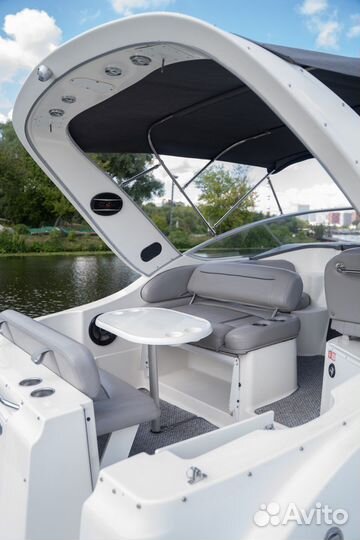 Прогулка на катере по центру Москвы