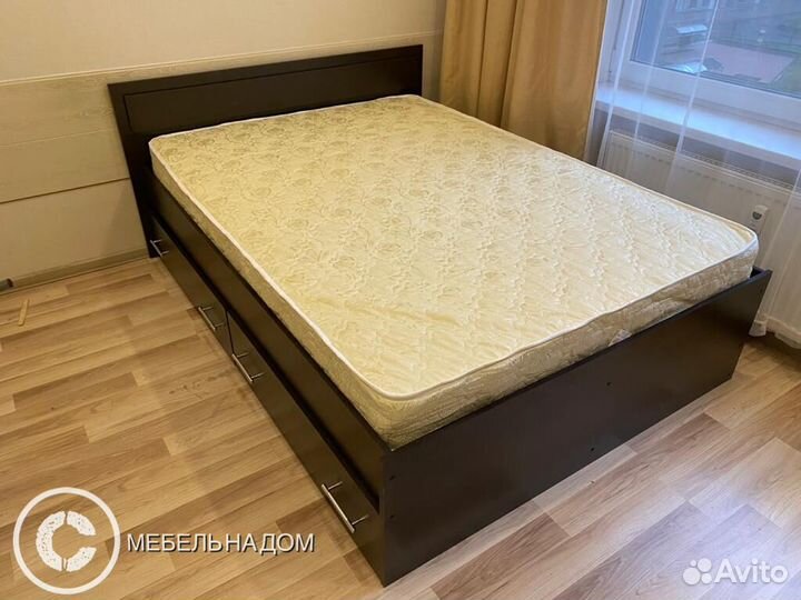 Кровать