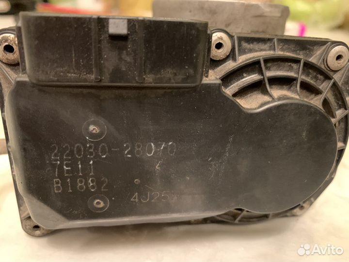 Дроссельная заслонка на Toyota Camry 40