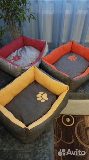 Лежанки, тягалки, игрушки (всегда в наличии)