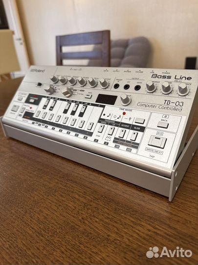 Roland tb 03